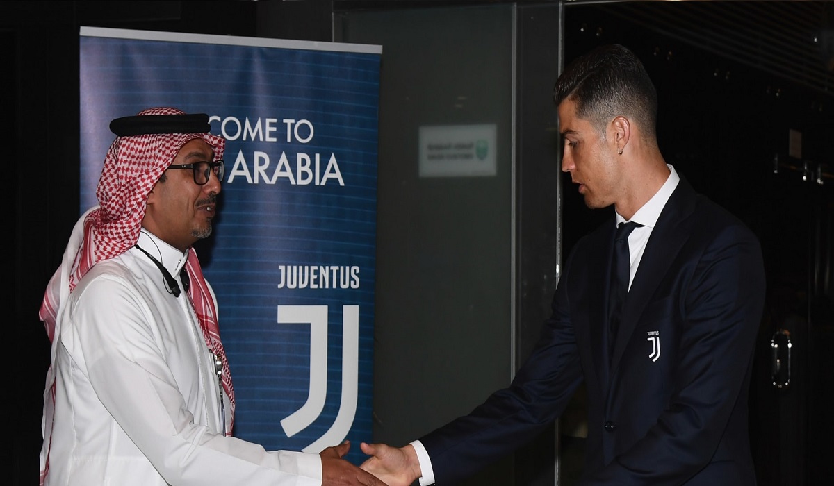 مفاجأة كبيرة الهلال السعودى يريد ضم رونالدو مقابل 300 مليون يورو