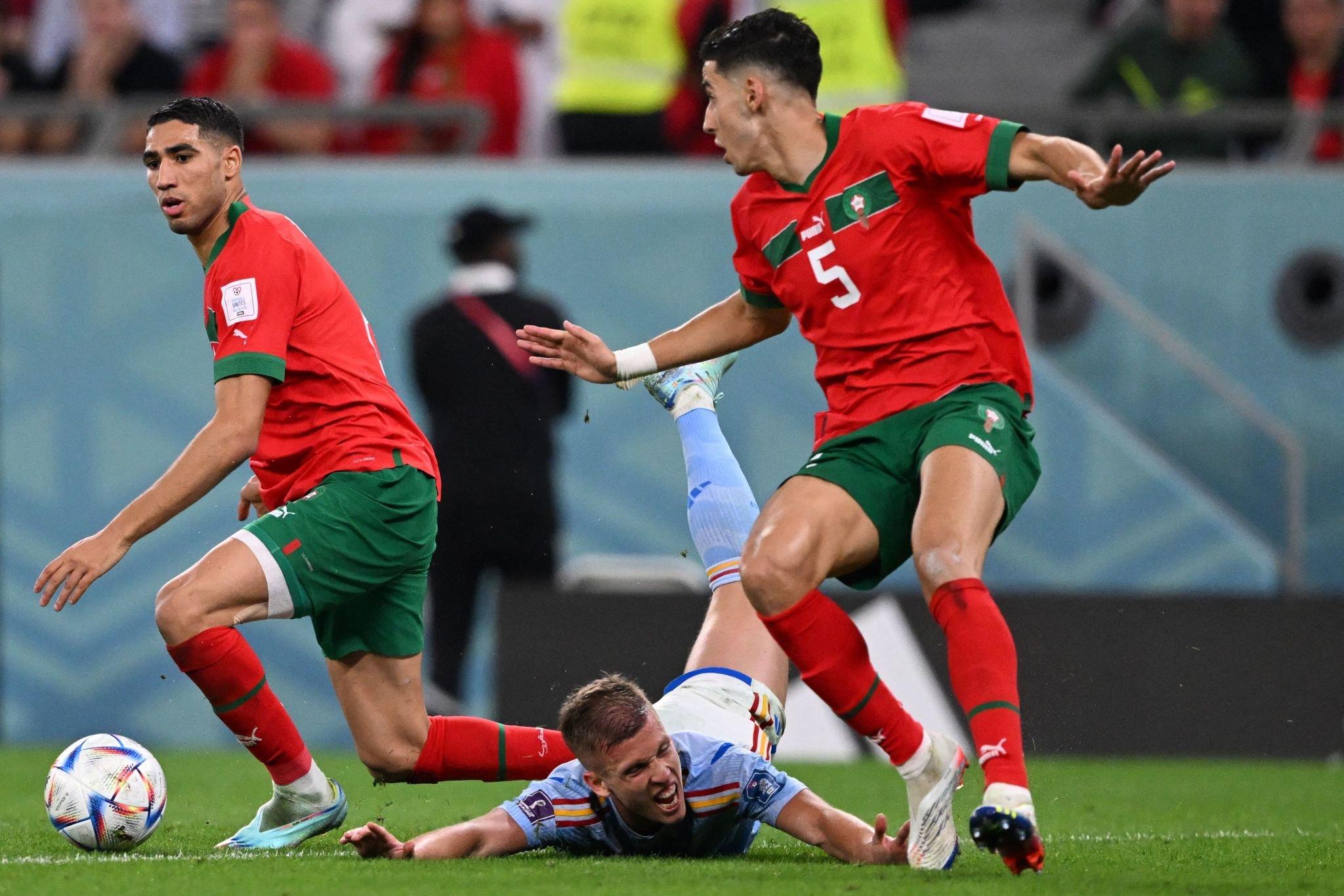 عملاقي الدوري الإنجليزي ليفربول والسيتي في صراع مبكر للظفر بنجم خط دفاع "الأسود"