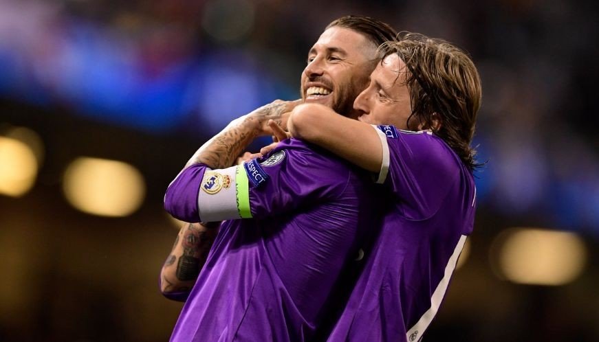 لوكا مودريتش يفاجئ راموس بتصرف مثير ويوجه له رسالة