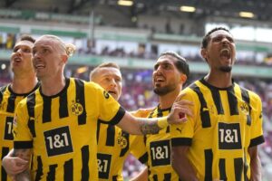 القنوات المفتوحه الناقله لمباراه بوروسيا دورتموند وأوغسبورغ و الموعد الدوري الألماني 2025-2026