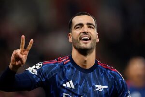 أرسنال يسحق سلافيا براغ بثلاثية نظيفة ويتربع على قمة دوري أبطال أوروبا