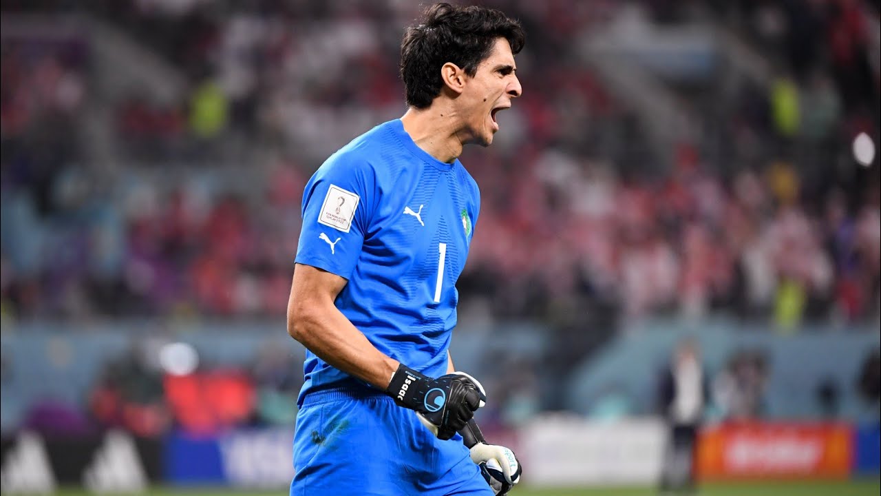 كل ما قدمه الأسد المغربي ياسين بونو اليوم في مبارة الهلال و الفتح تعليق رؤوف خليف