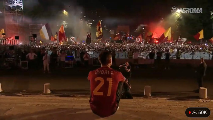 Paulo Dybala Roma fans