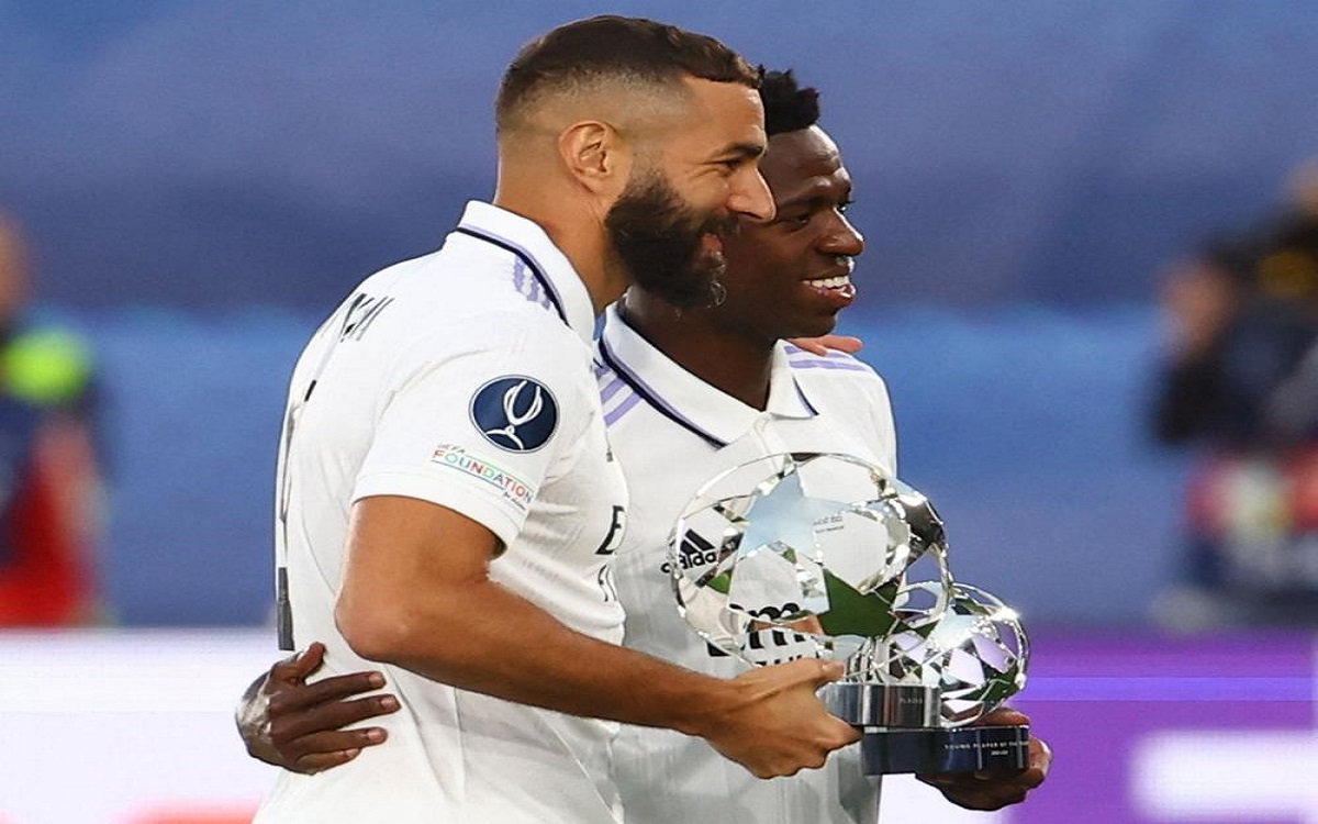 بنزيمة يتوج بجائزة أفضل لاعب في دوري أبطال أوروبا موسم 2021 2022