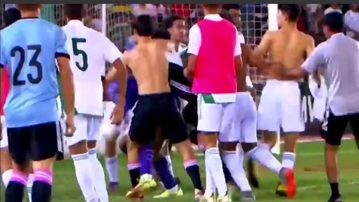 الاعتداء الشنيع الذي تعرض له لاعبو المنتخب المغربي