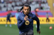 برشلونة يسعى لتمديد عقود لاعبين مثل كوندي ودي يونغ