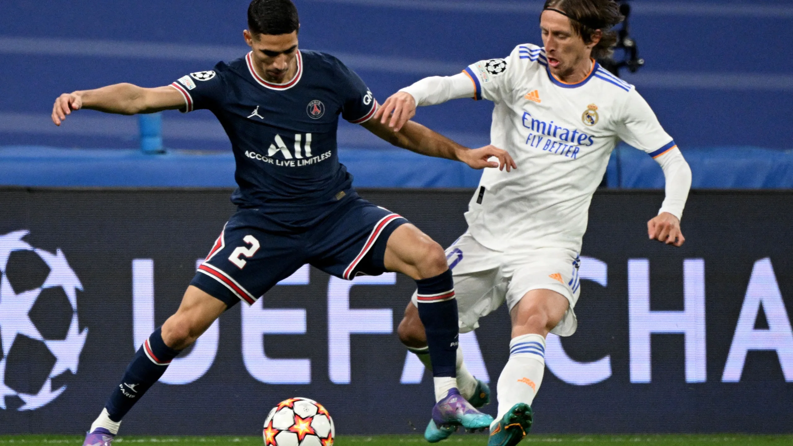 ما هي القنوات الناقلة لمباراة ريال مدريد وباريس سان جيرمان في كأس العالم للأندية 2025؟ وكيف تتابعها عبر الإنترنت؟ kooora logo