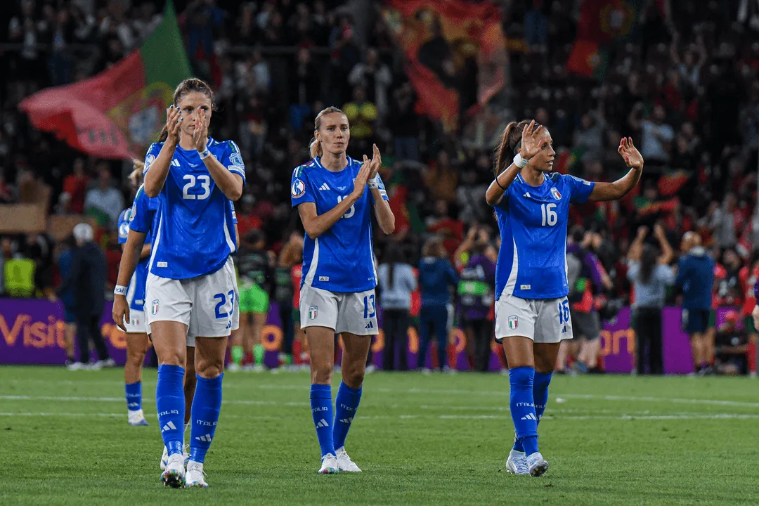 مباراة هامة بين إيطاليا وإسبانيا في يورو السيدات مباراة هامة بين إيطاليا وإسبانيا في يورو السيدات