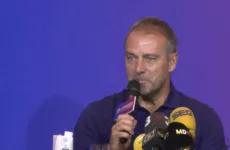 مدرب برشلونة يرد على شائعات رحيل أراوخو