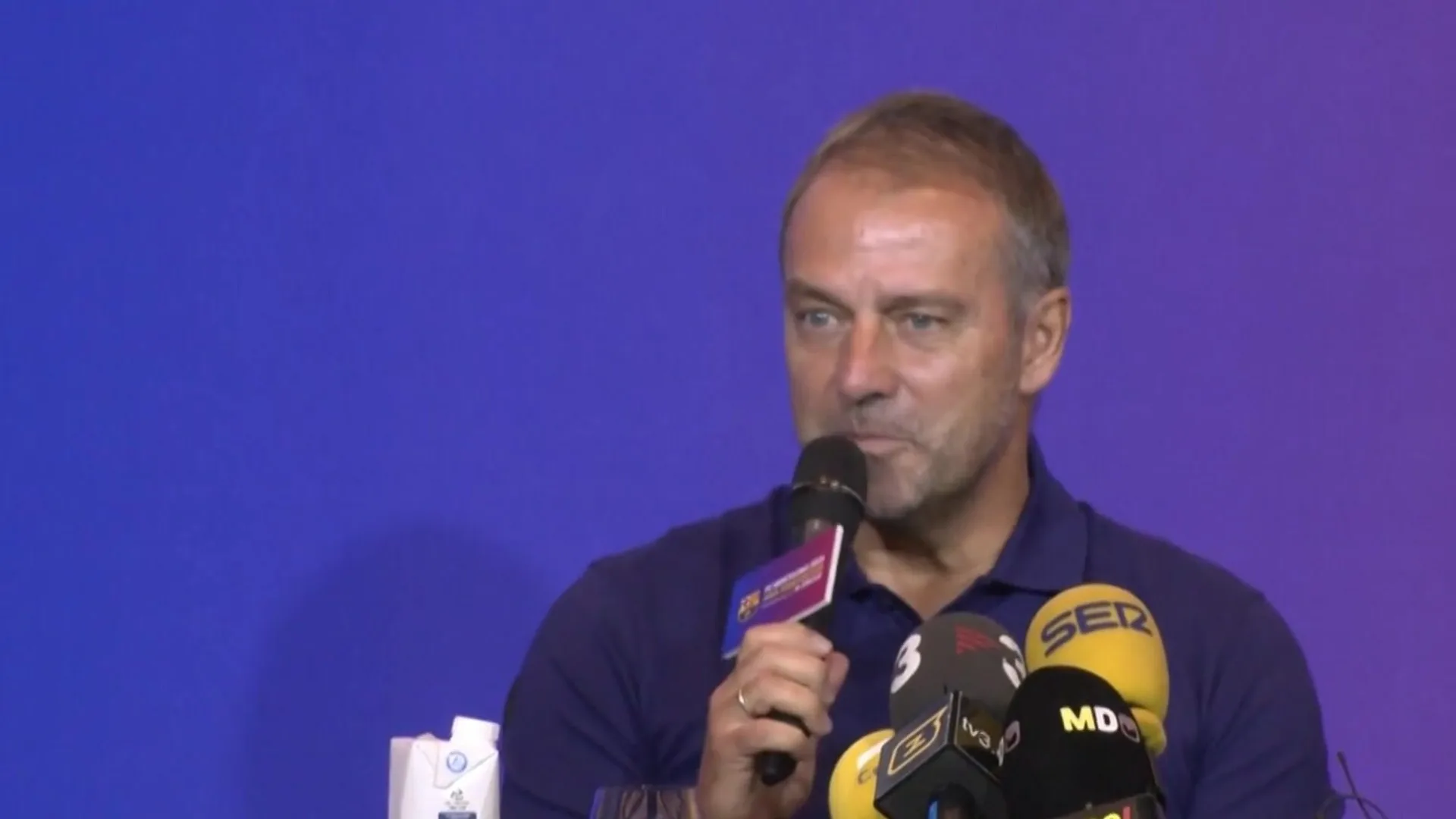 مدرب برشلونة يرد على شائعات رحيل أراوخو مدرب برشلونة يرد على شائعات رحيل أراوخو