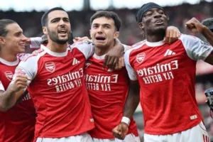 أرسنال يهزم بورت فايل بثنائية في كأس الرابطة 2025