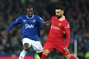 القنوات المفتوحة الناقلة لمباراة ليفربول وإيفرتون في الدوري الإنجليزي الممتاز