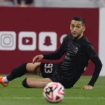 تسريب صور لحكيم زياش مع فريقه الجديد تشعل الجدل في المغرب