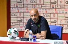 الركراكي يحسم الجدل حول من سيعوض حكيمي ضد زامبيا بين الشيبي والهلالي